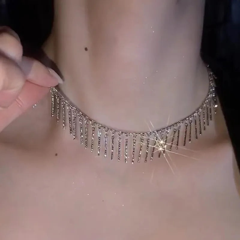 COLLAR FLECOS BRILLANTES