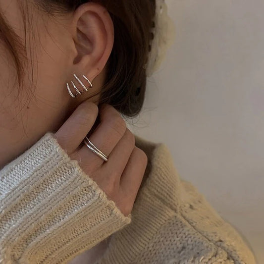 ¡PRODUCTO DE LUJO!  PAR DE ARETES DE CUATRO GARRAS
